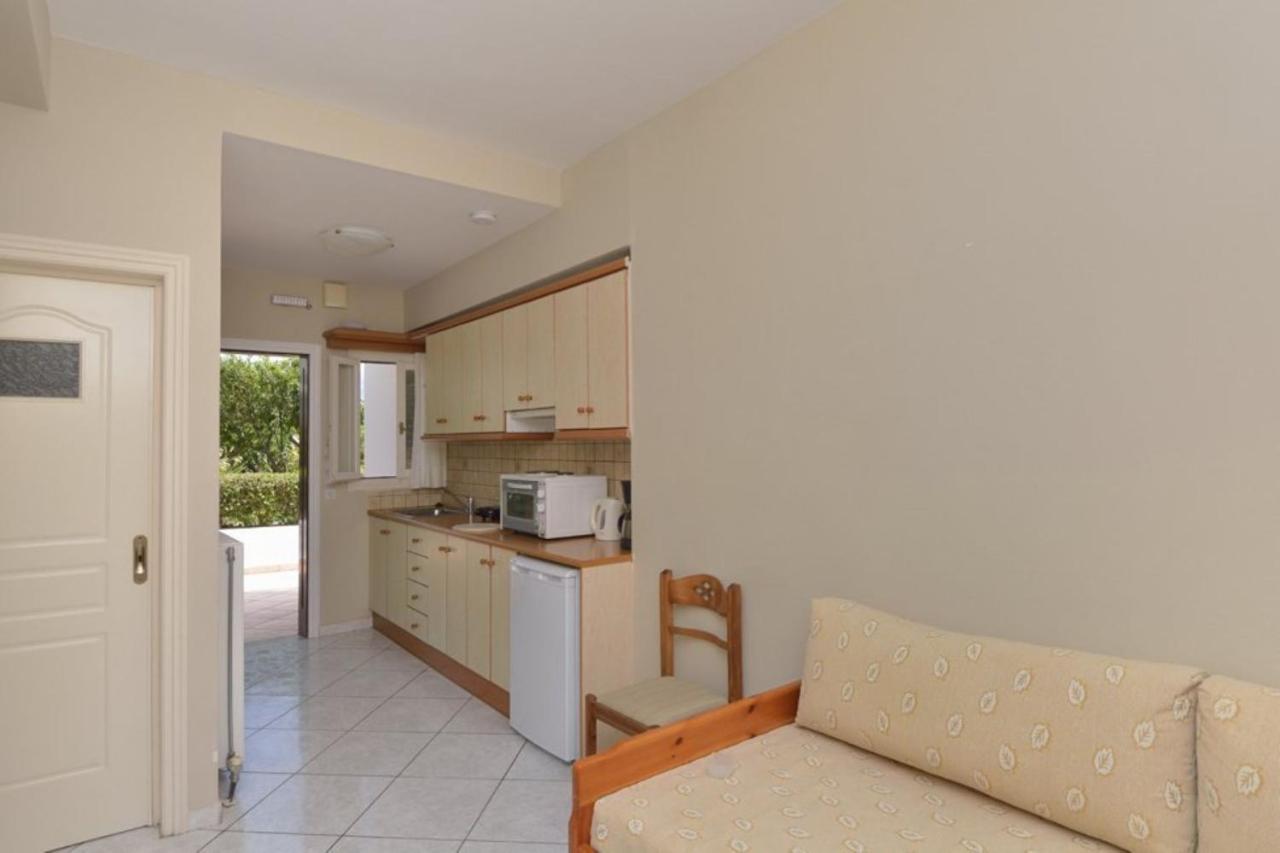 Bella Vista Studios And Apartments Lixouri Exterior photo