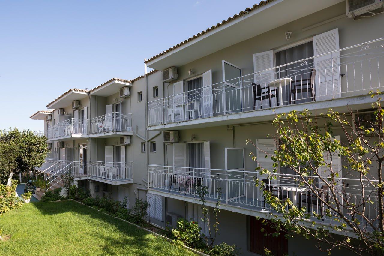 Bella Vista Studios And Apartments Lixouri Exterior photo