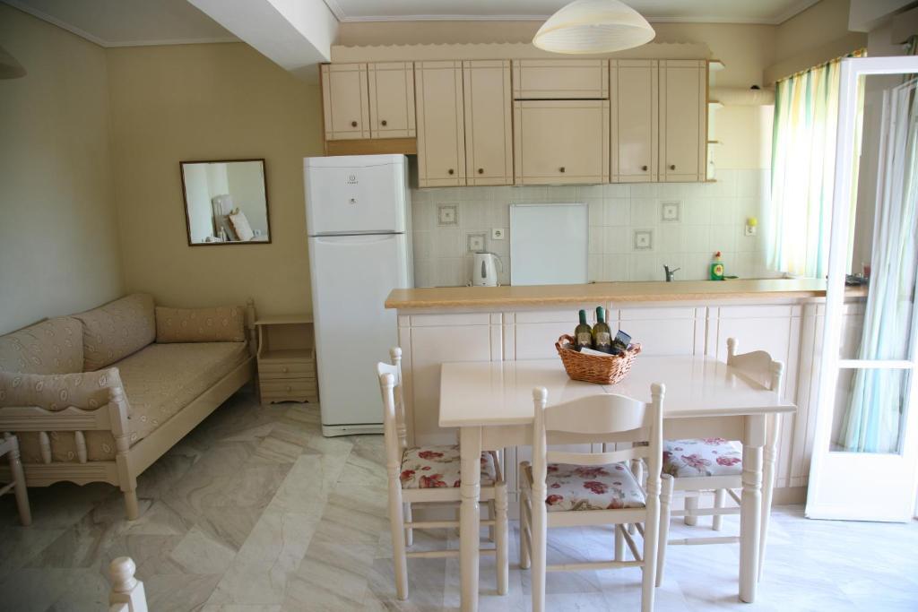 Bella Vista Studios And Apartments Lixouri Room photo